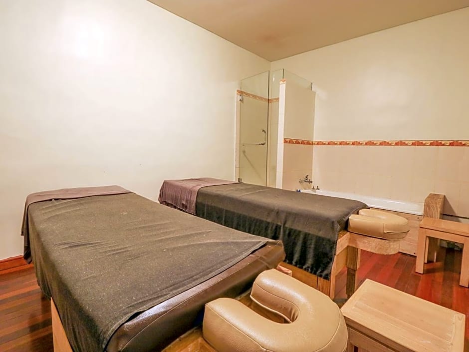 Capital O 2114 Grand Jimbaran Boutique Hotel