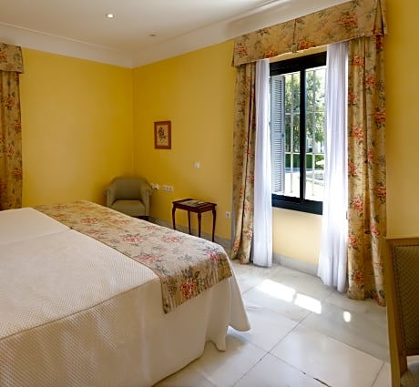 DOUBLE ROOM FOR 2 ADULTS