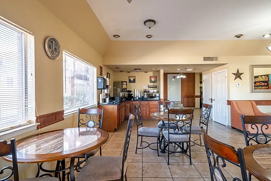 Econo Lodge Inn & Suites Downtown San Antonio