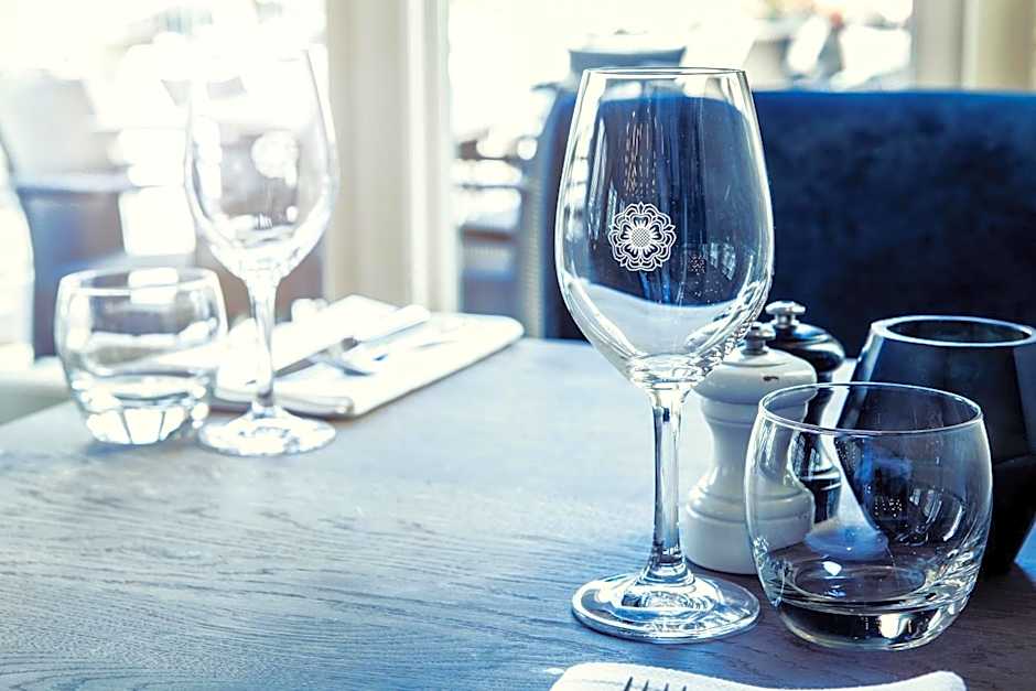 Carlton Ambassador Hotel