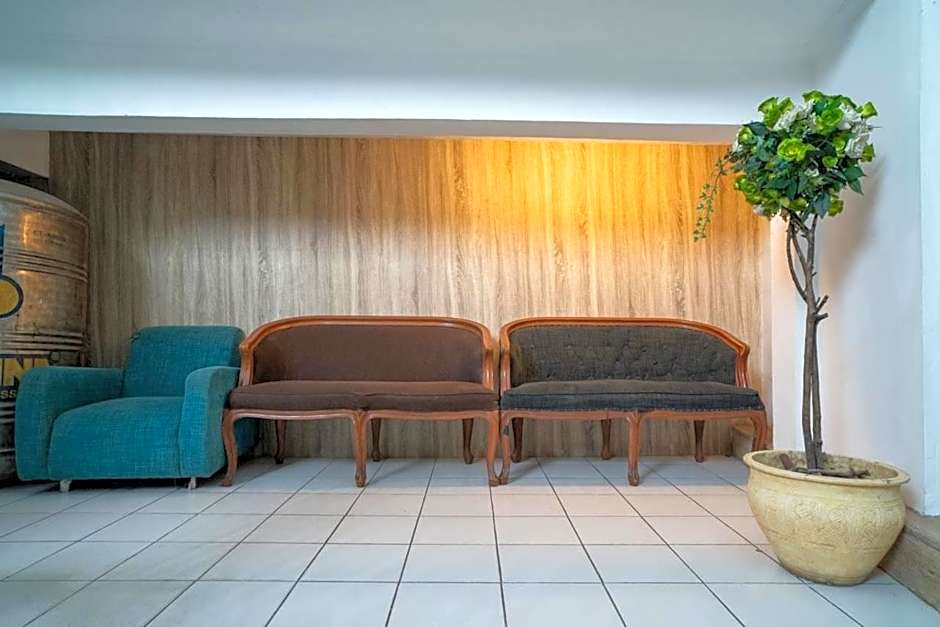 Fortuna Hotel by RedDoorz – Jakarta, NY