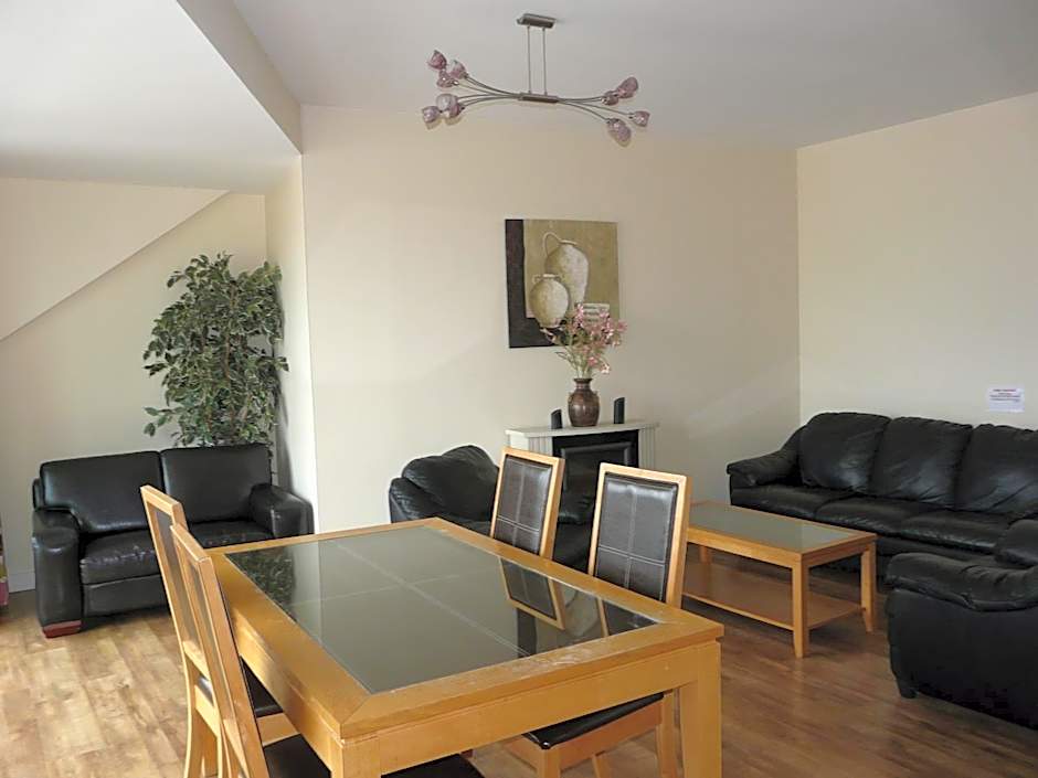 The Courtyard Apartments