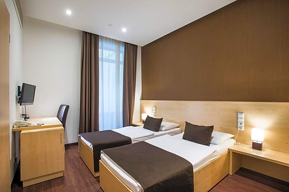 Promenade City Hotel