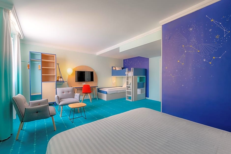 Grand Magic Hotel