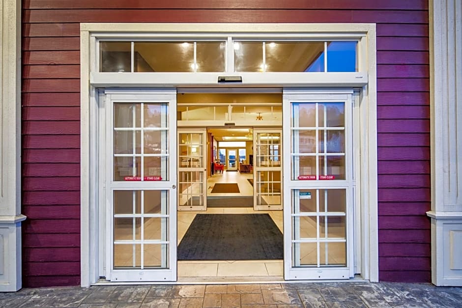 Holiday Inn Express Hotel & Suites Astoria, an IHG Hotel