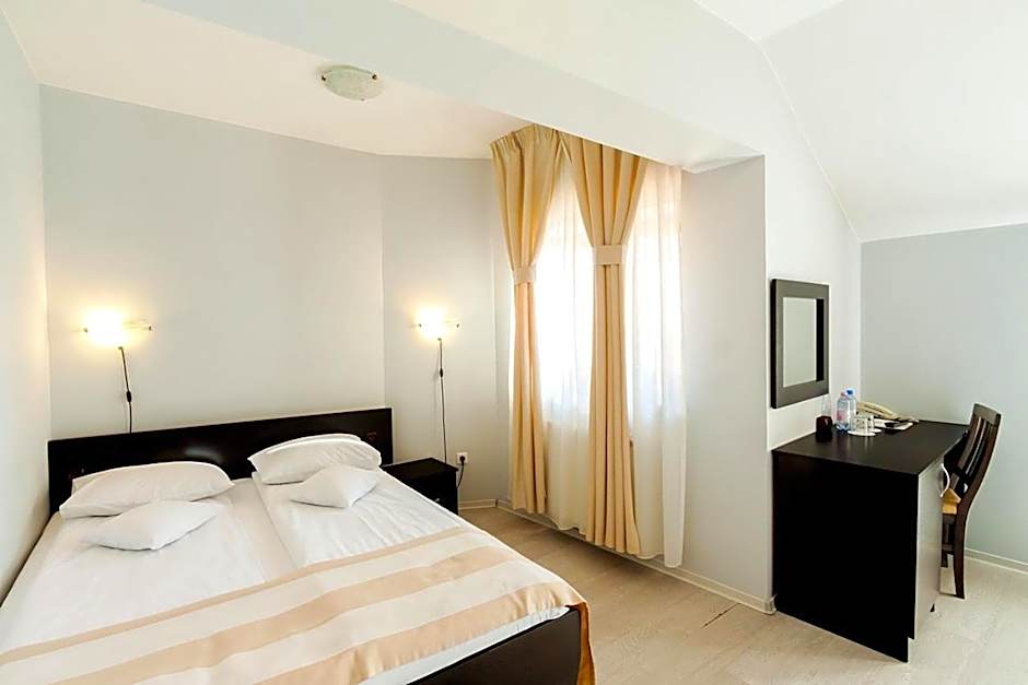 Astoria Hotel & Restaurant