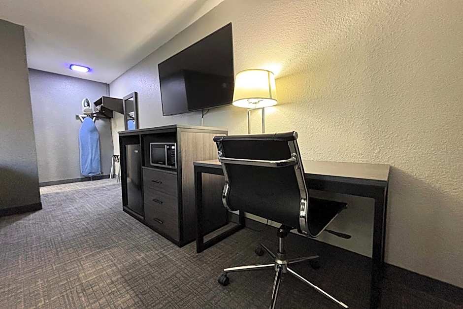 Super 8 by Wyndham Belleville St. Louis Area