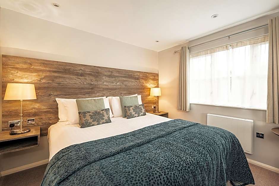 Drift Inn formerly the Waterfront Hotel