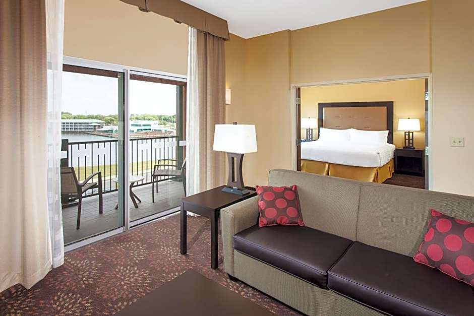Holiday Inn Express & Suites Sandusky By IHG