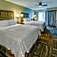 Hampton Inn By Hilton And Suites Asheville Airport
