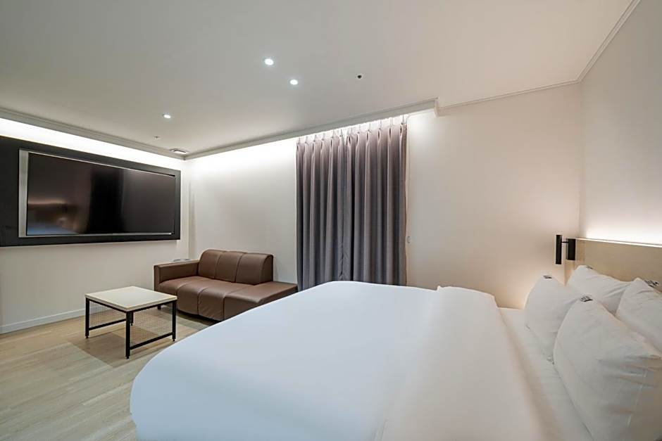 Hound Hotel Mokpo Peace Plaza