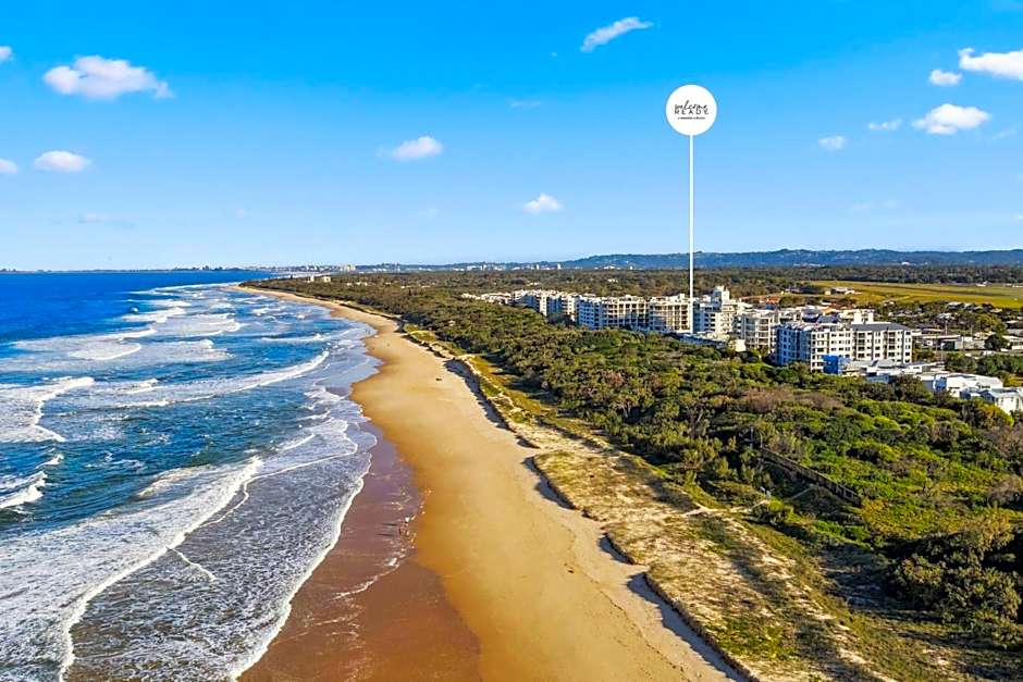 Absolute Beachfront Marcoola - Private Pool - Private Spa Bath - Games