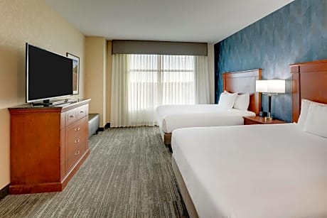 Queen Suite with Sofa Bed - Hearing Accessible