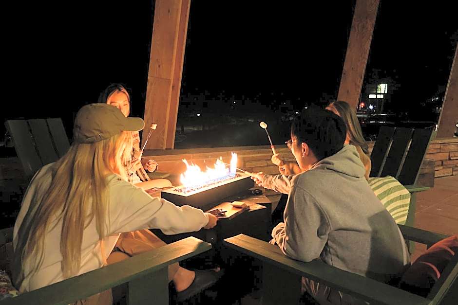 Trailhead Lodge