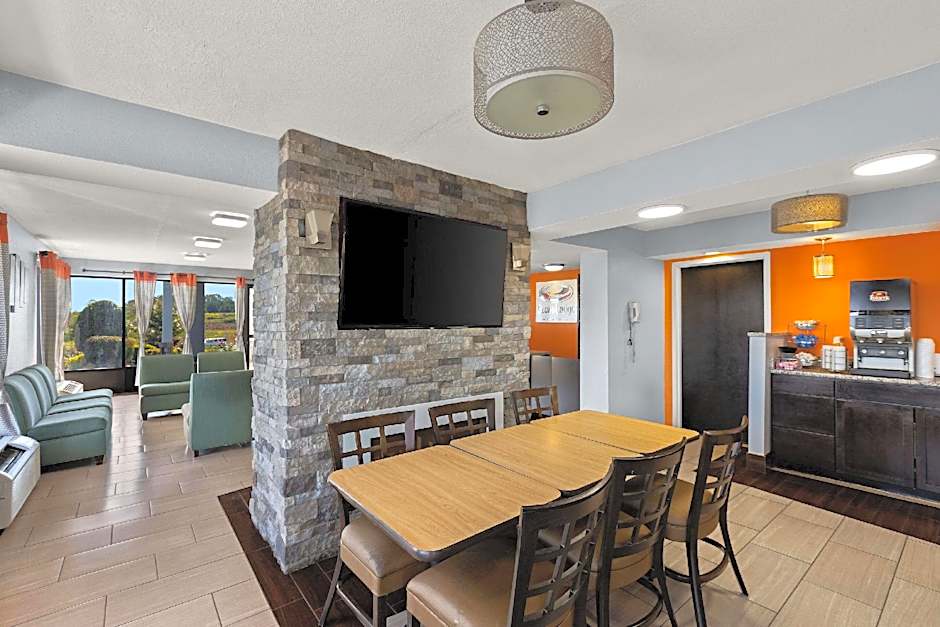 Econo Lodge White Pine Morristown I-81 & I-40 Split