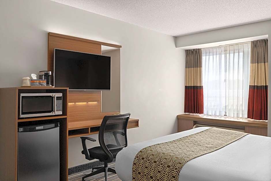 Microtel Inn & Suites By Wyndham Kirkland Lake