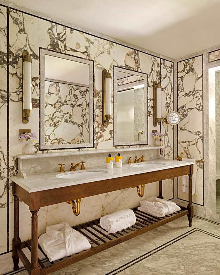 Photo 1 of 21 of Suite