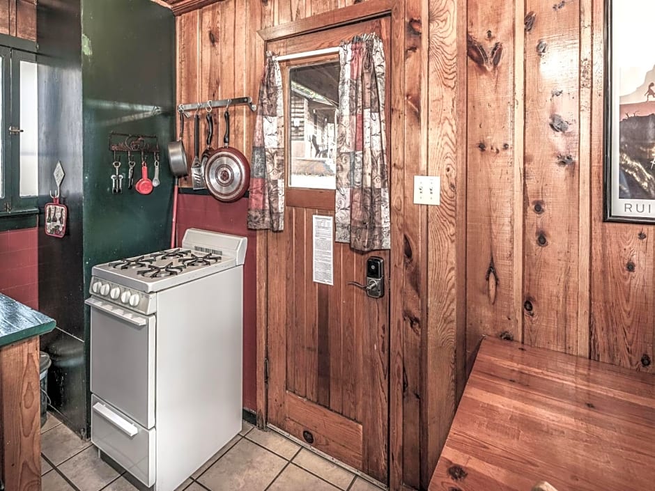Apache Village 10, King Studio, Midtown, Sleeps 2