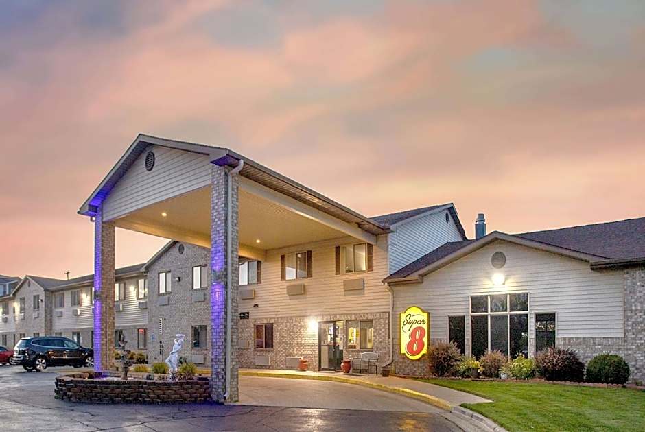 Super 8 by Wyndham Big Rapids