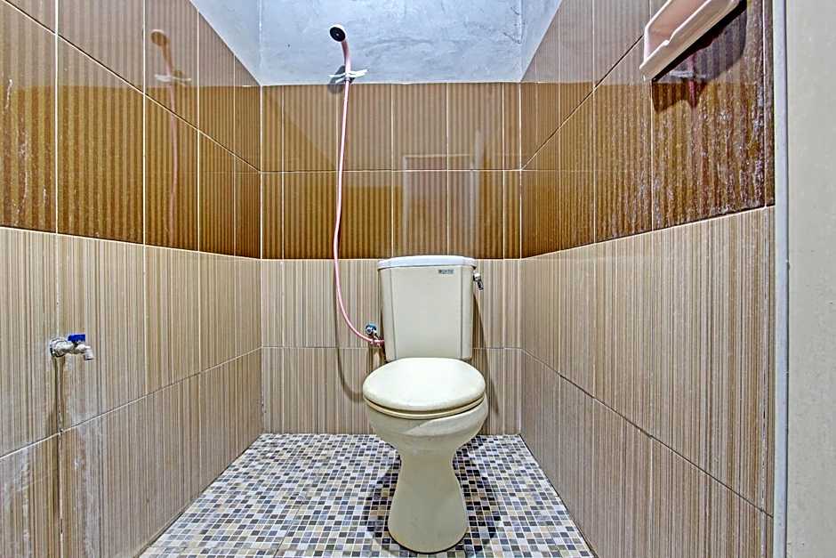 OYO 92287 Hotel Aji Mantoro