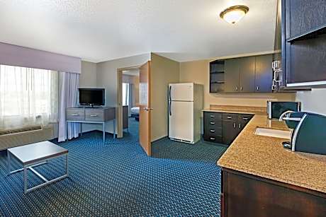 1 King 1 Bedroom Suite Jetted Tub