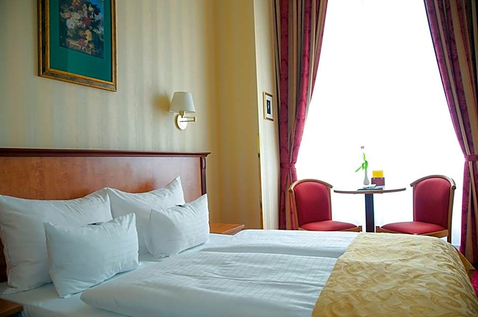 Pension Opera Suites I Self Check In I AC in all rooms
