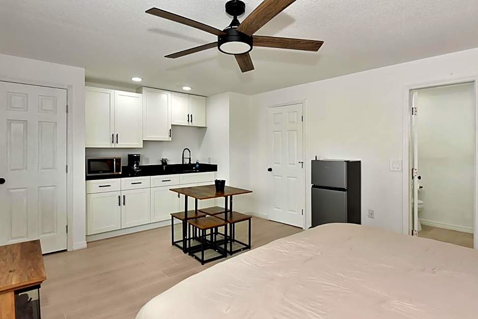 Daytona Studio Suite Kitchen Walk In Shower #11