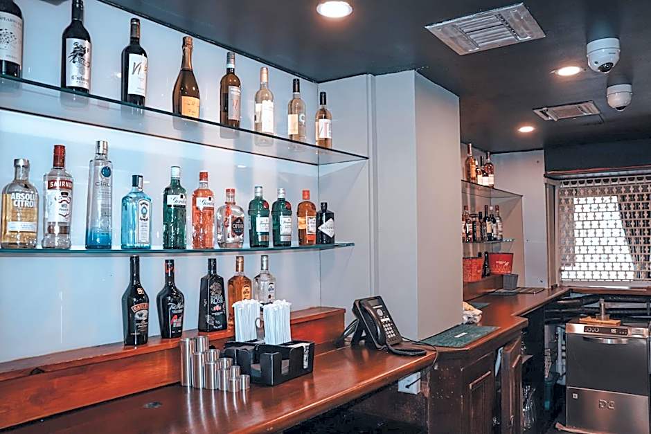 Thames Riviera Hotel