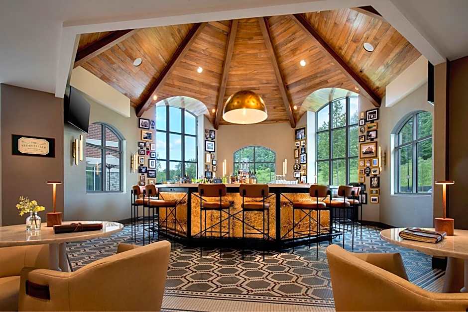 Inn at Bellefield / Hyde Park
