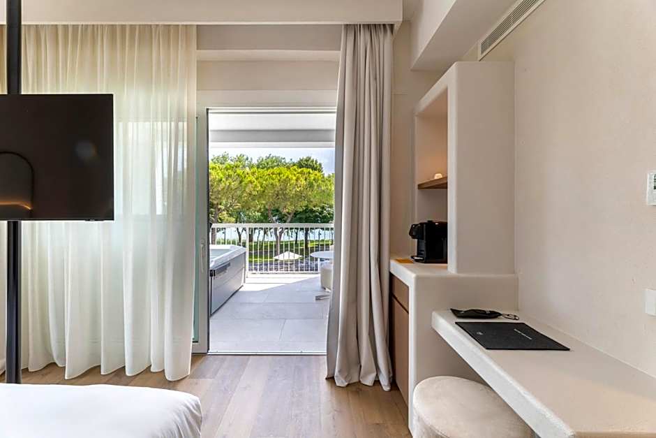 Hi Hotels Sirmione - Lakeview Pool