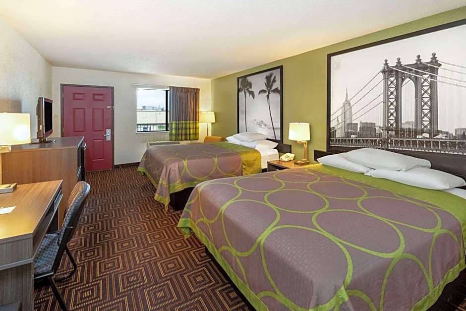 Super 8 by Wyndham Seguin