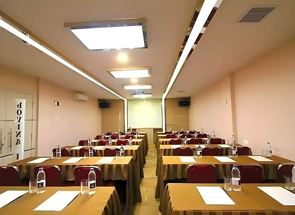 Lovina Inn Hotel Batam
