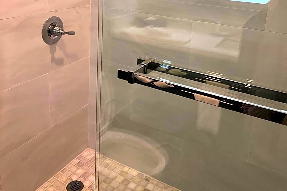 Clarion Pointe Marshall