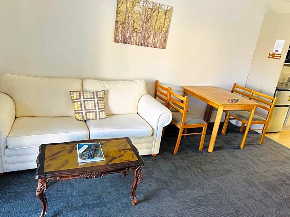 Apex On Fenton Motel