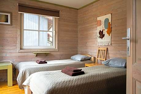 Cottage (5 Adults)