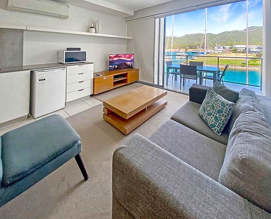 Blue on Blue Superior Studio Room 1351