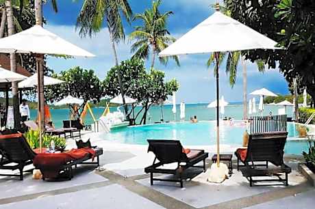 Iyara Beach Hotel and Plaza