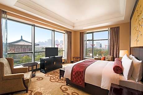 Deluxe King Suite
