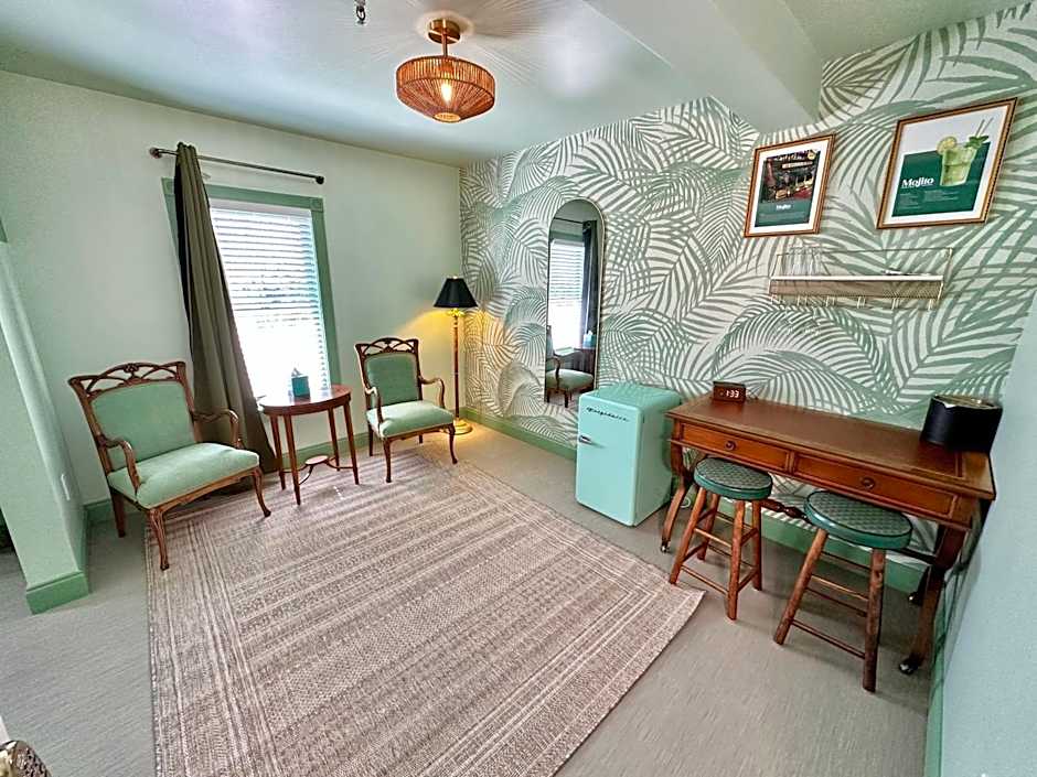 Peninsula Bed & Cocktails
