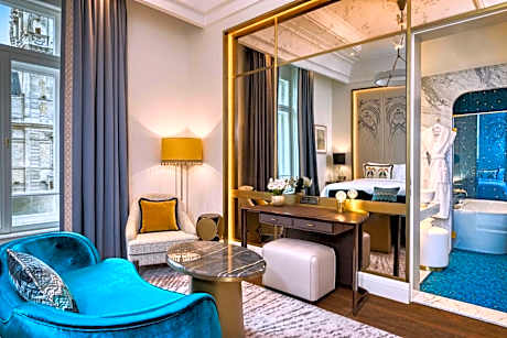 Deluxe Twin Room with City View