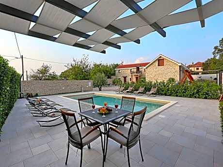 Villa in Prkos with Private Pool and Sea Nearby
