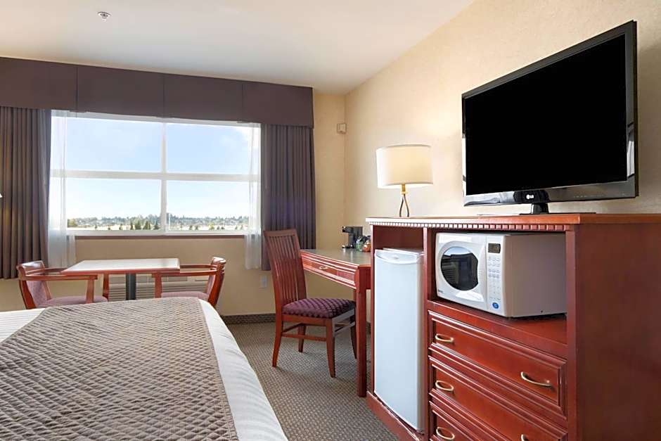 Photo 1 of 5 of 1 King Bed Suite