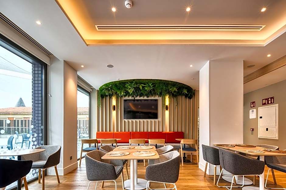 Holiday Inn Express Madrid Airport By IHG