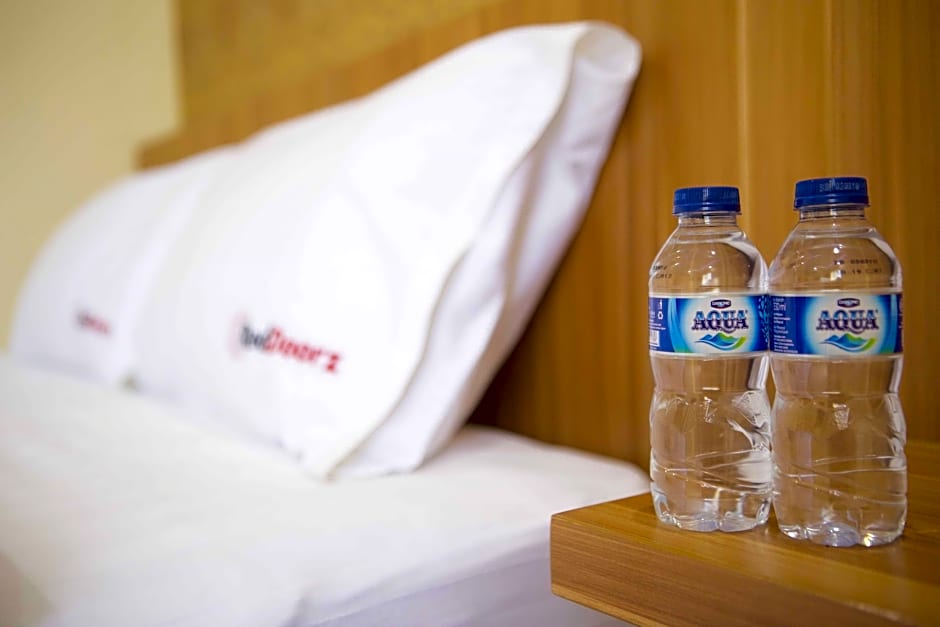 RedDoorz Plus near Isola UPI