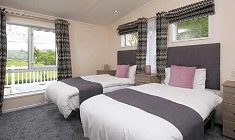 Valley View Lodge with Hot Tub