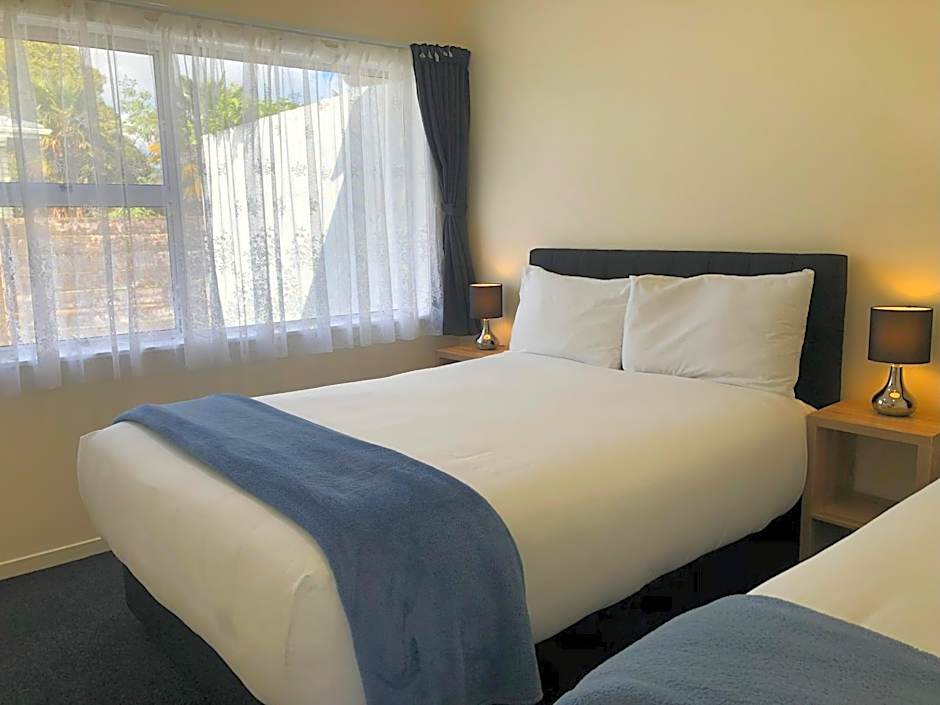 Twin Coast Adventures Motel & Cycle Hire