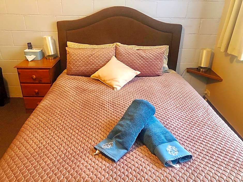 Twelve Apostles Motel & Country Retreat