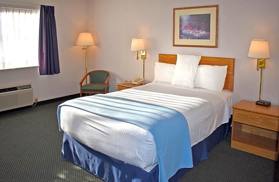 Americas Best Value Inn & Suites - Tahquamenon Country
