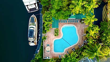 Riverside Hotel
