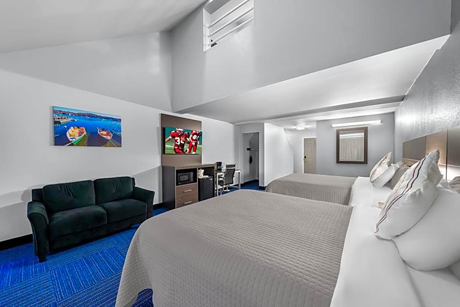 Admiralty Inn & Suites - a Red Collection Hotel